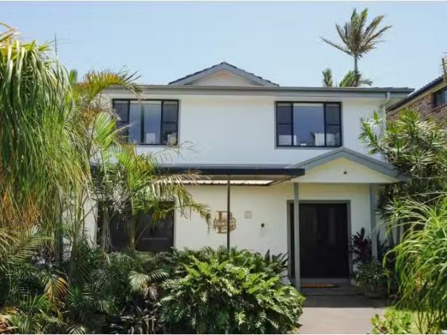 21 Scarborough Street, Bundeena House for rent Listed by Kris.