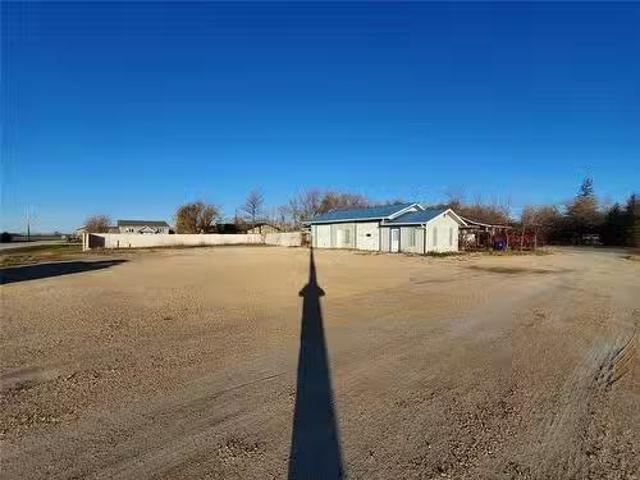 21 Sara Avenue, New Bothwell, MB, R0A 1C0 house for rent or.
