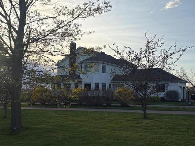 21 Spruce Lane, Stratford, PE, C1B 1M9 Luxury House for sale | Listing ID 202601 | Royal LePage Carriage Trade Luxury Properties