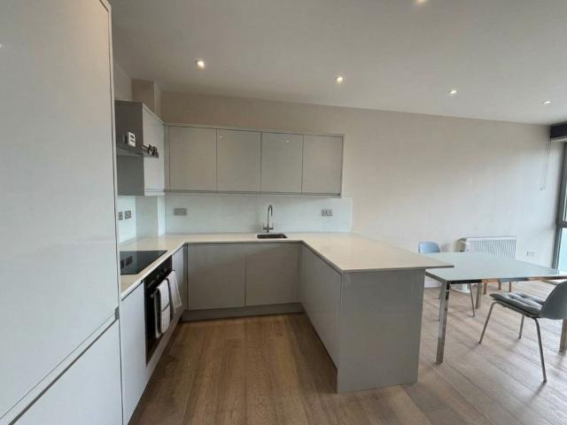 21 Station Road, New Barnet EN5, 2 bed flat to rent, £1,895 pcm | PrimeLocation