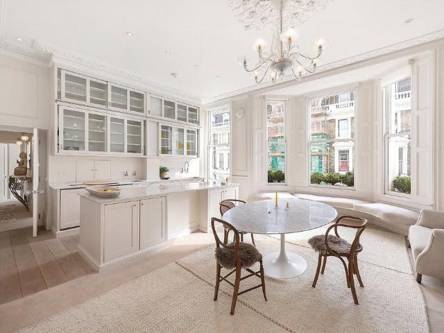 21 Stafford Terrace, London, W8 7BH, United Kingdom | 3 bed apartment for rent #47576919 | Rentberry