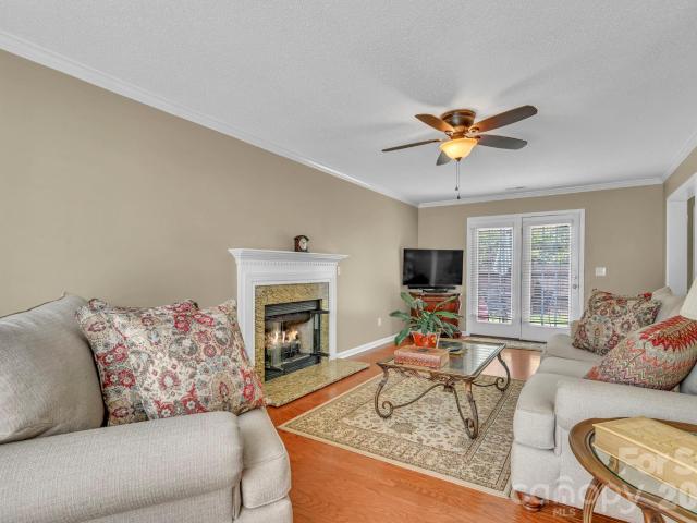 21 Sunberry Trail N