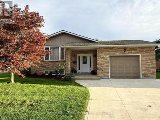 21 Suncoast Drive W, Goderich. Town, ON, N7A 4H1 house for sale | Listing ID X13780 | Royal LePage