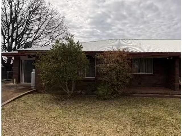 2/1 Sunset Avenue, Armidale Townhouse for rent Listed by Prop.