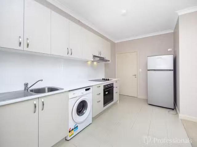 21B/1 Walsh Loop, Joondalup, WA 6027