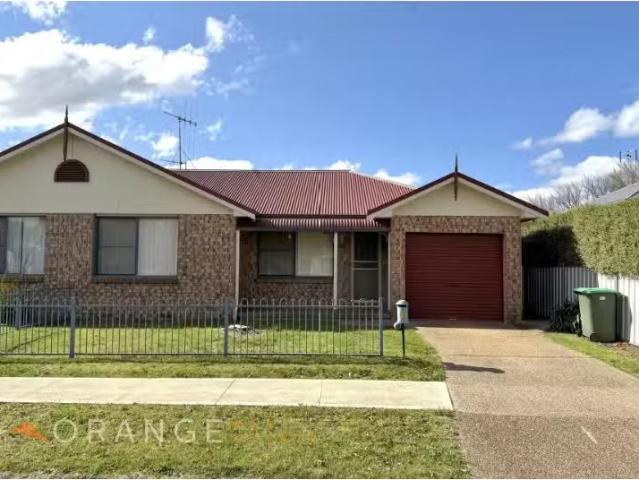 21B Prince Street, Orange House for rent Listed by Jade Willi.
