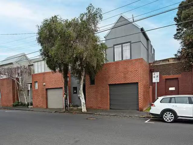 21B Upton Road, Windsor, VIC 3181