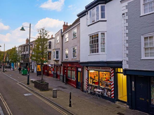 21c Palace Street, CT1 2DZ 1 bed flat to rent £1,425 pcm £329 pw