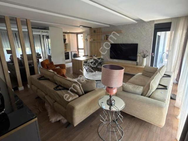 2+1tek Blok,boğaçayı Caddesinde Salı Pazarı 3 Cephe Işık Alan