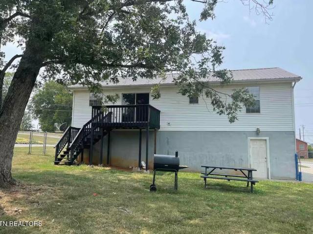 2204 Center Circle
