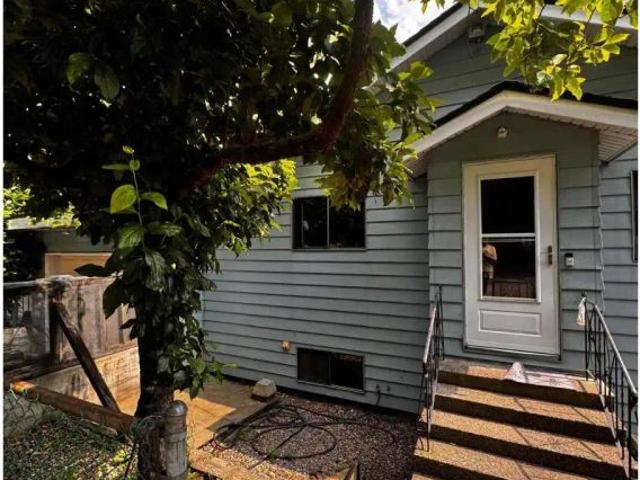 2205 NINTH AVENUE — 3 Bedroom