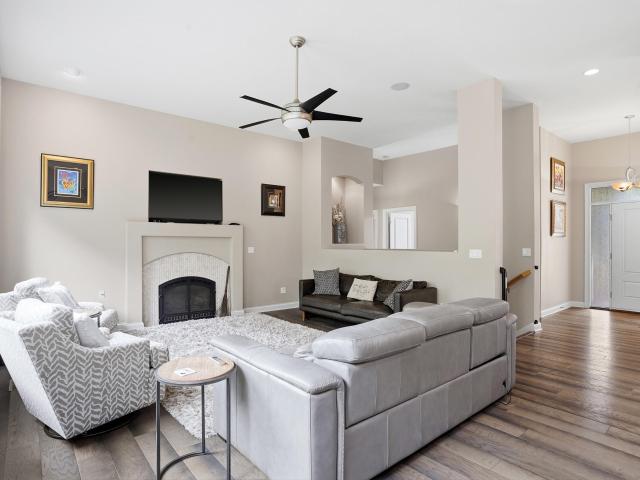 2205 oak harbor ct