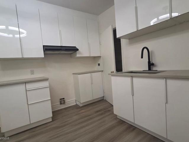 2205 Av. Regent, Montréal Côte des Neiges, QC H4A