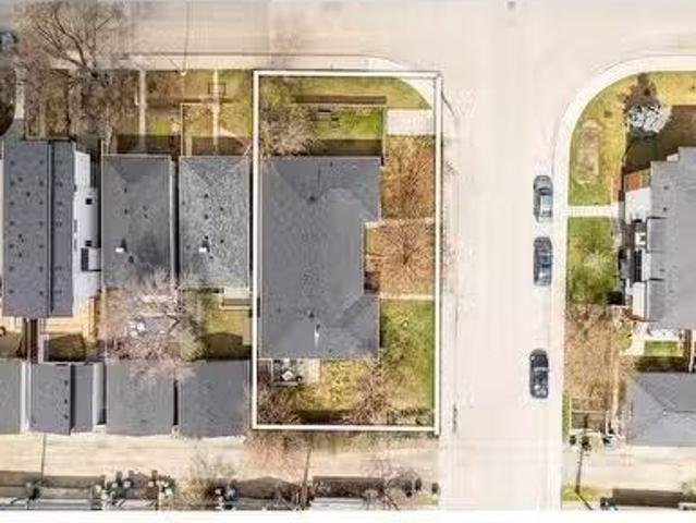 2205, 2207 22 Street Sw, Calgary, AB, T2T 5E9 house for sale.