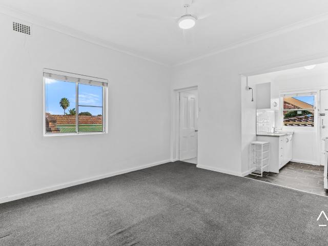 2/206 Denison Road, Dulwich Hill