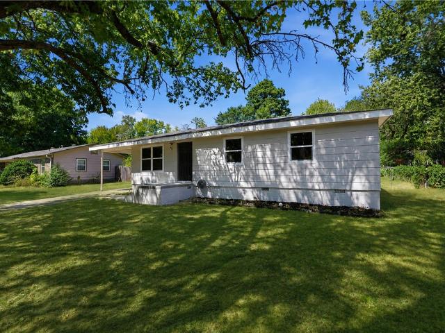 2206 Dogwood Place