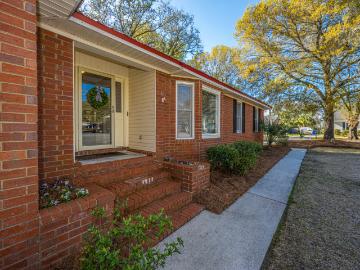 2206 Hunter Creek Drive