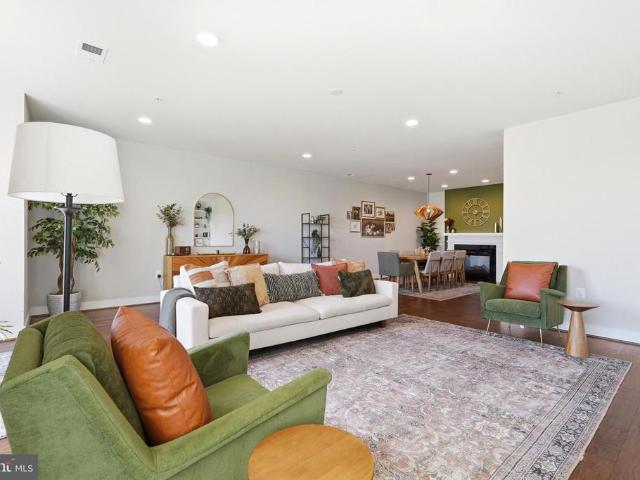 2206 Potomac Avenue # 102