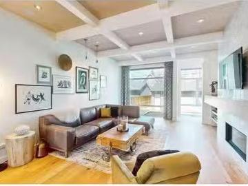West Hillhurst, Calgary, Alberta - Fireplace