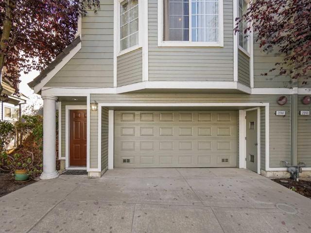 2207 Parnassus Ct