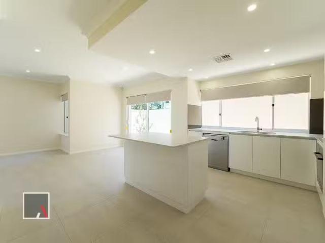 2/207 Vincent Street, WEST PERTH House for rent Listed by Tat.