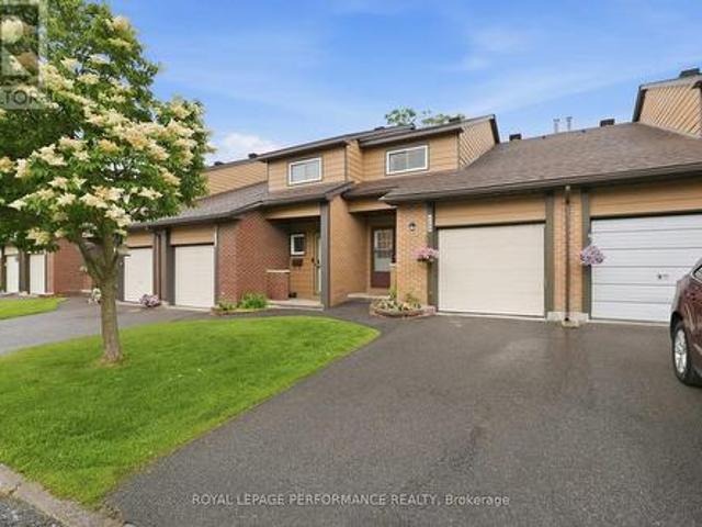 2208 Orient Park Drive, Ottawa, ON, K1B 4W2 townhouse for sale | Listing ID X13497 | Royal LePage