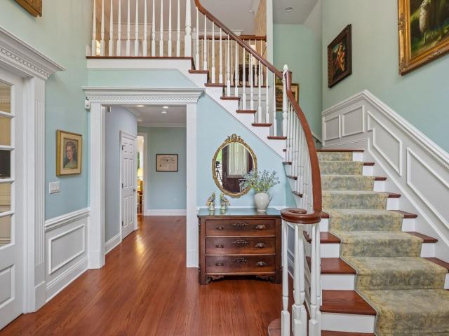 2208 S Villa