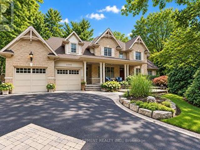 2209 Pineneedle Row, Mississauga, ON, L5C 1V4 house for sale | Listing ID W13800 | Royal LePage