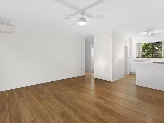 2/209 Scarborough Street, Southport, QLD 4215