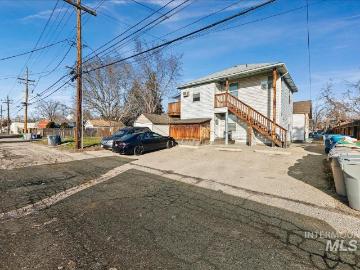 2209 W Idaho St