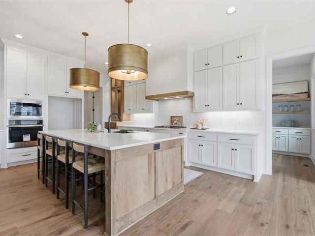 22005 W 99th Ter, Lenexa, KS 66220 | MLS #2537