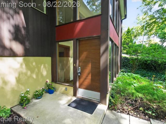 2200 Navarre Circle