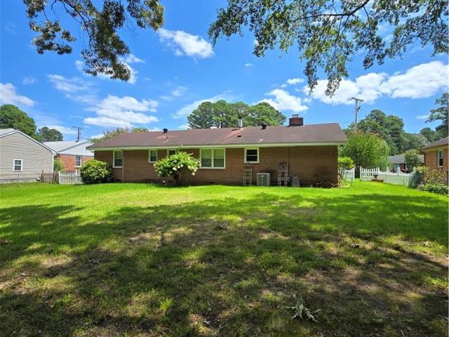 2200 Christopher DR