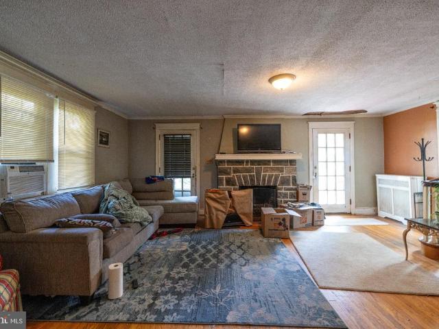 2200 E County Line Road