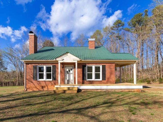 2200 W Third St, Siler City, NC 27344