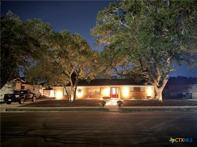 2202 E Loma Vista Avenue