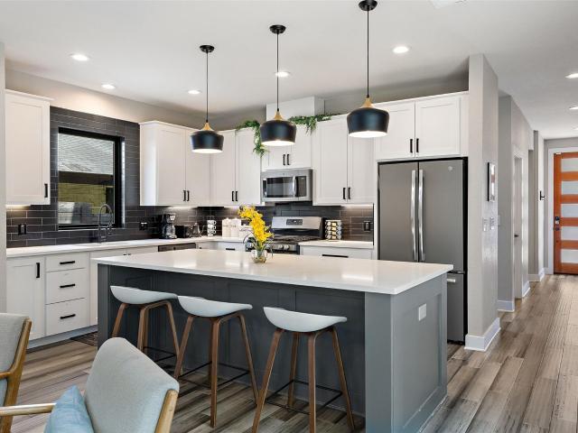2202 Santa Rita St