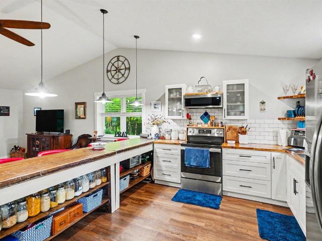 22032 Pine Valley Drive