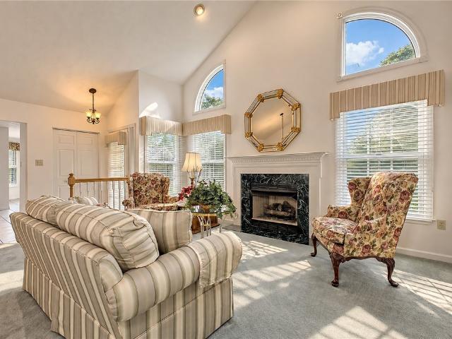 2203 Hunt Club Dr
