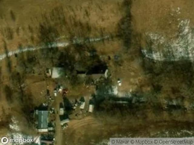 220th St E
