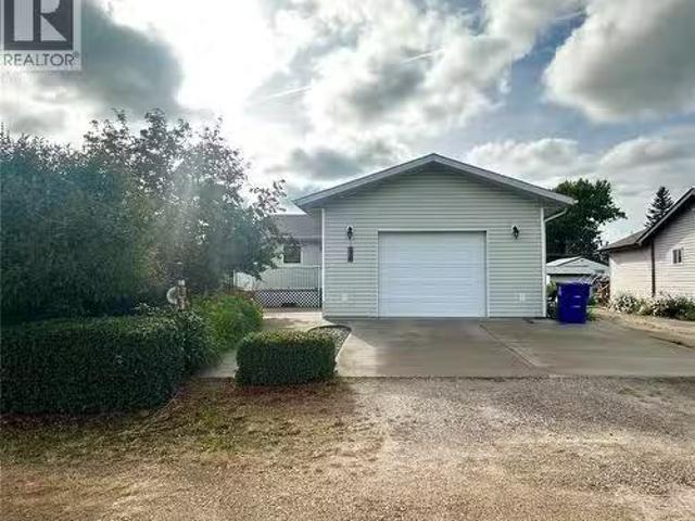 220 3Rd Street E, Spiritwood, SK, S0J 2M0 house for sale Li.