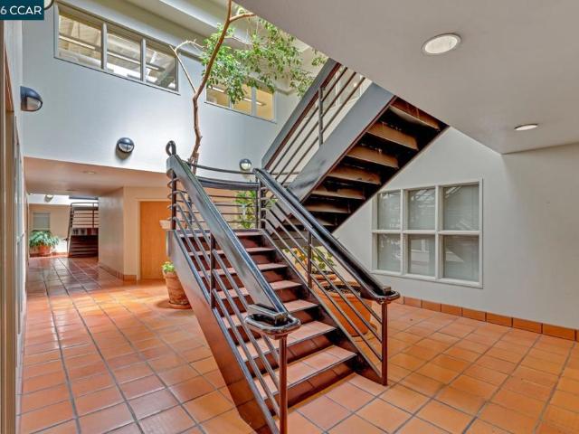 220 4th St