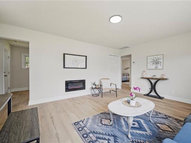 220 Castlewood RD