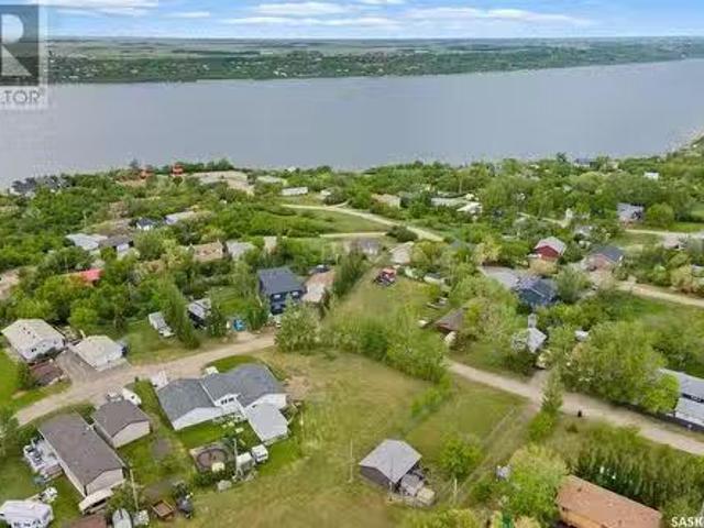 220 Alfred Crescent, Saskatchewan Beach, SK, S0G 4L0 vacant.