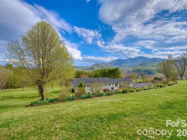 220 Grand View Lane