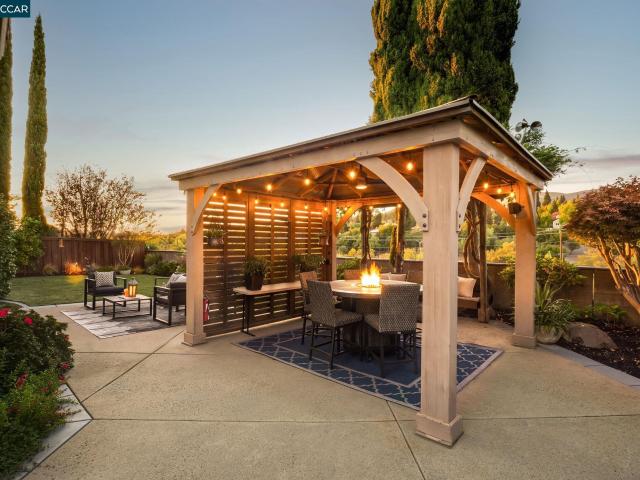 220 Dove Creek Ln