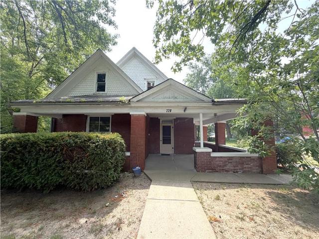 220 E Benton Street