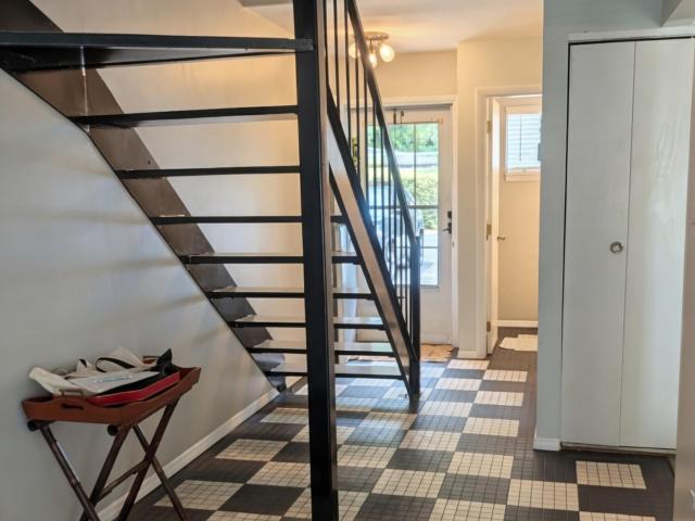 220 Elizabeth Street Apt F3