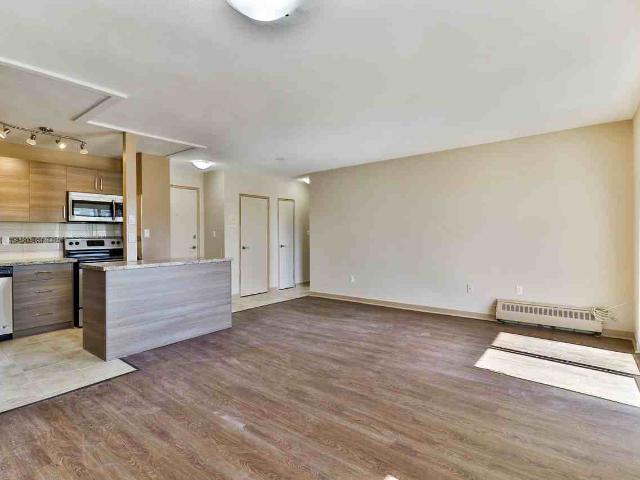 220 Lake Promenade Studio Apartment for Rent at 220 Lake Promenade, Toronto, ON M8W 1A9 Long Branch