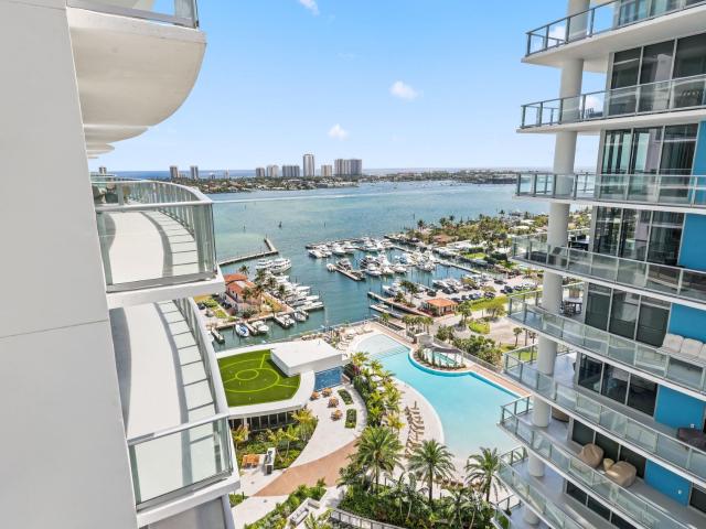 220 Lake Shore Drive, 1823, Lake Park, FL
